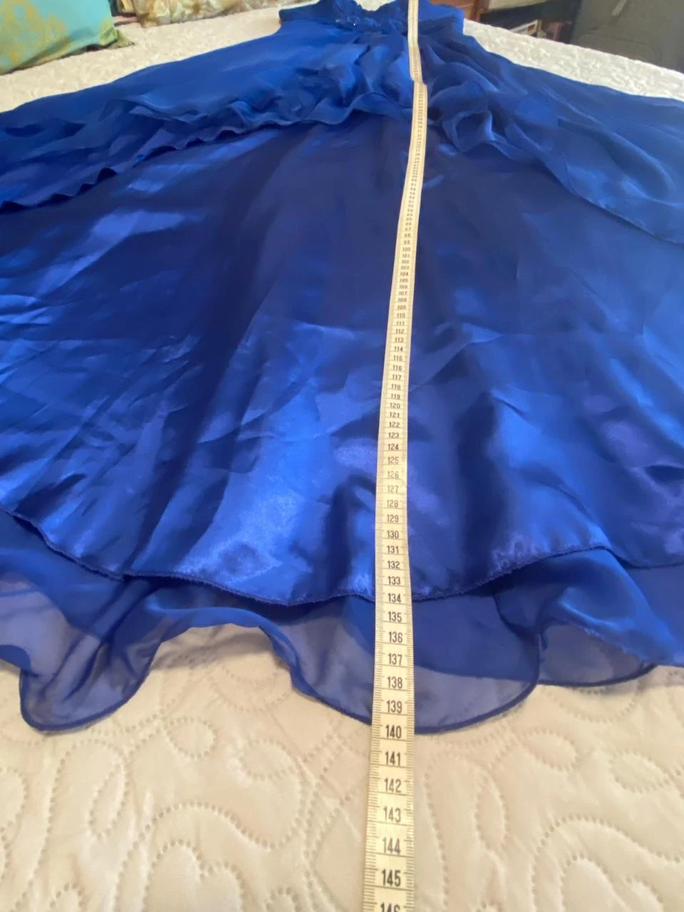 Vestido de festa romântico azul royal, corte "Hi-Lo" com pedrarias. – photo 15